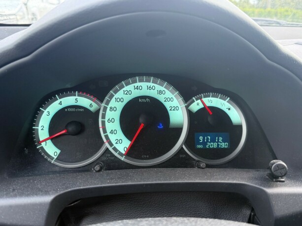 toyota-corolla-verso-diesel-2004-big-11