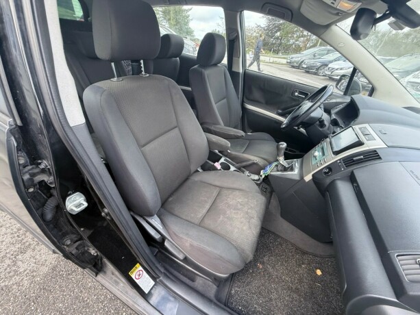 toyota-corolla-verso-diesel-2004-big-17