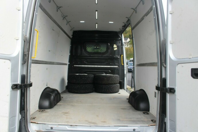 volkswagen-crafter-diesel-2021-big-10