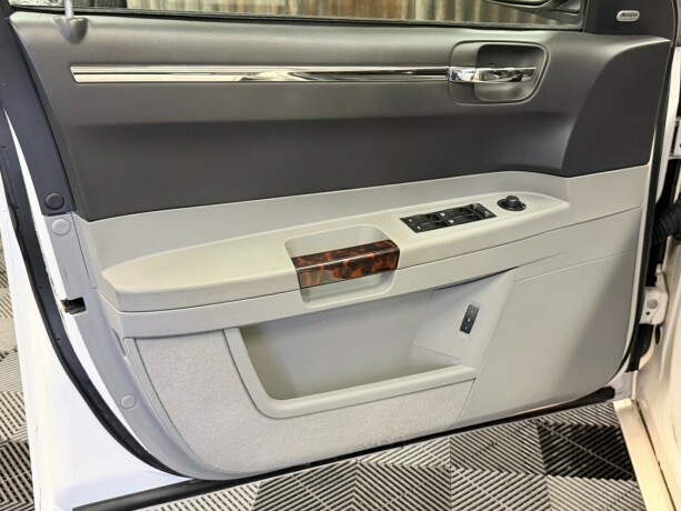 chrysler-300c-bensin-2005-big-22