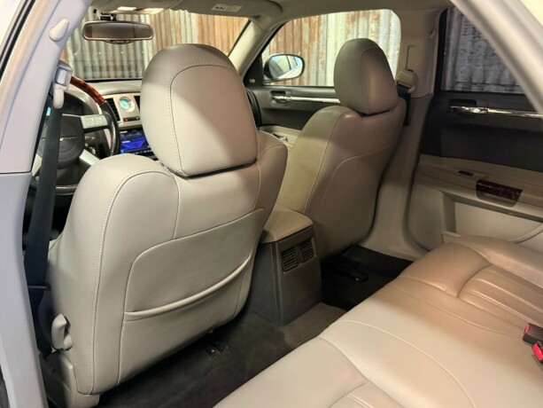 chrysler-300c-bensin-2005-big-41