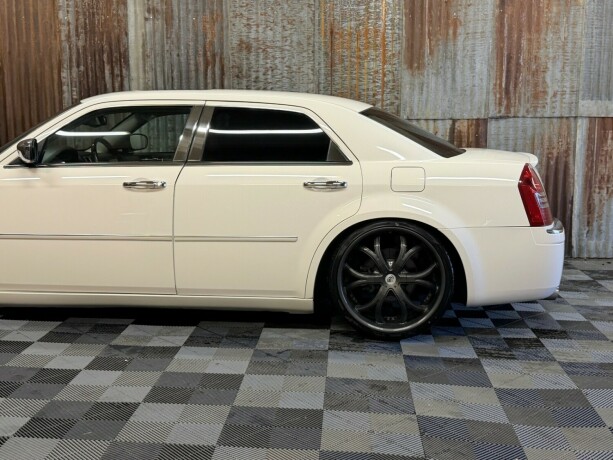 chrysler-300c-bensin-2005-big-12