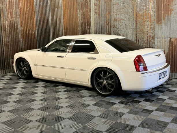 chrysler-300c-bensin-2005-big-11