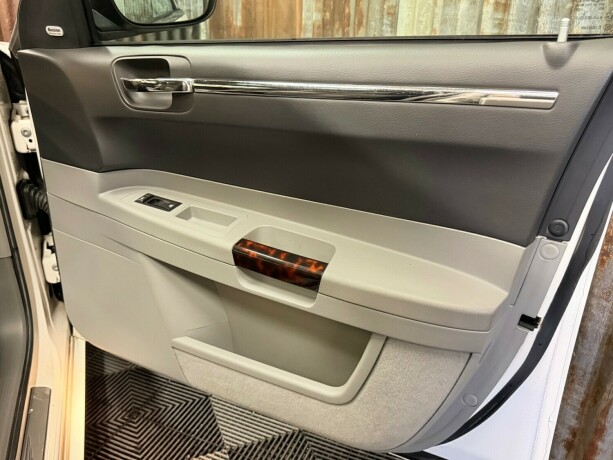 chrysler-300c-bensin-2005-big-36