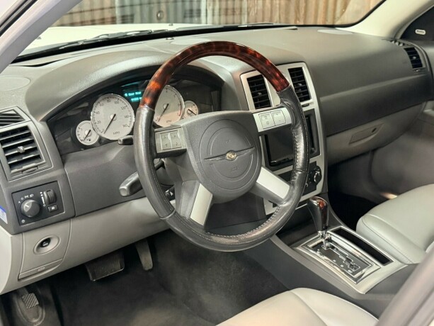 chrysler-300c-bensin-2005-big-21