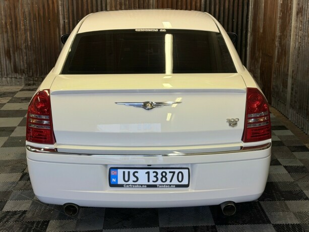chrysler-300c-bensin-2005-big-17