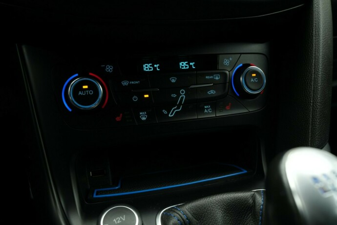 ford-focus-bensin-2017-big-35