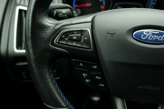 ford-focus-bensin-2017-big-30