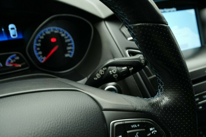 ford-focus-bensin-2017-big-26