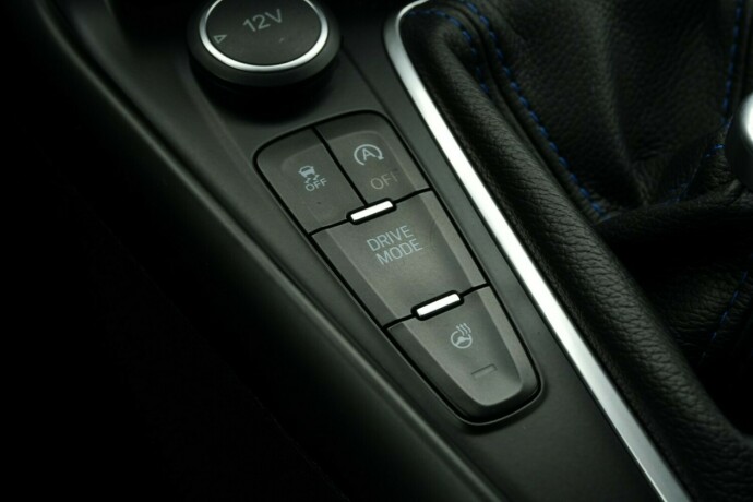 ford-focus-bensin-2017-big-36