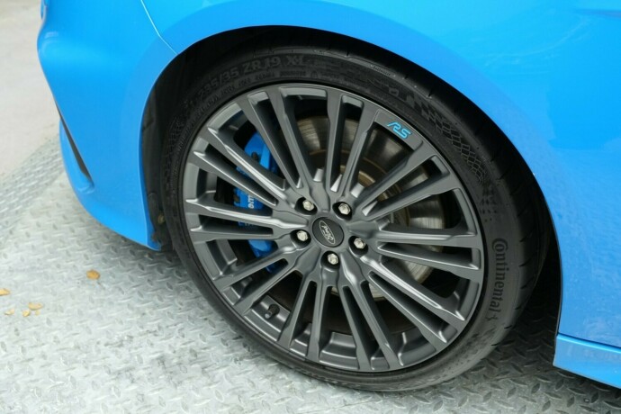 ford-focus-bensin-2017-big-8
