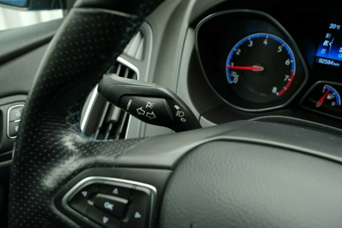 ford-focus-bensin-2017-big-25