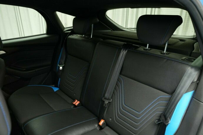 ford-focus-bensin-2017-big-49