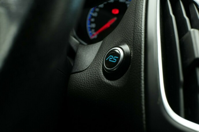 ford-focus-bensin-2017-big-32