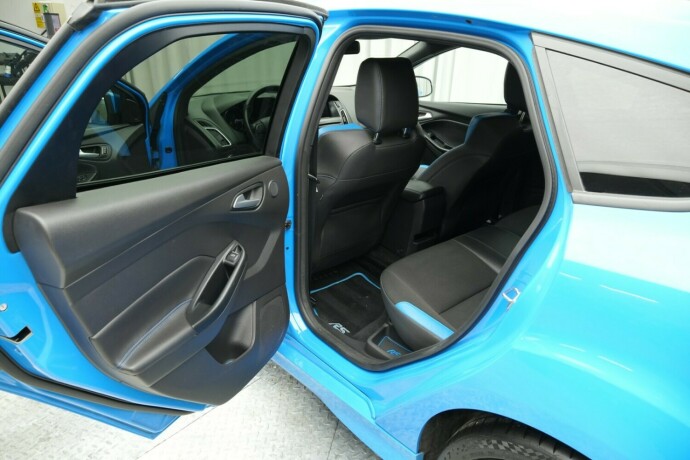 ford-focus-bensin-2017-big-47