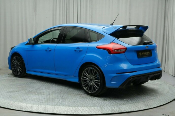 ford-focus-bensin-2017-big-2