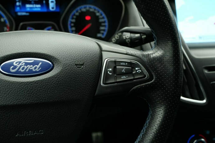 ford-focus-bensin-2017-big-31