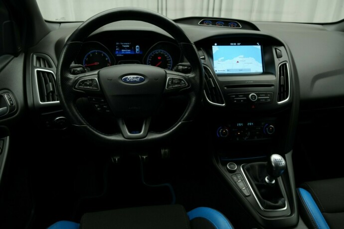 ford-focus-bensin-2017-big-23