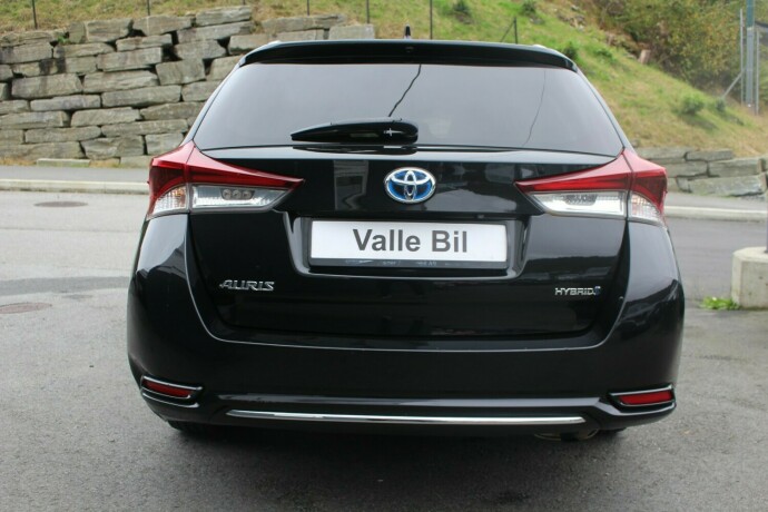 toyota-auris-elektrisitetbensin-2017-big-5