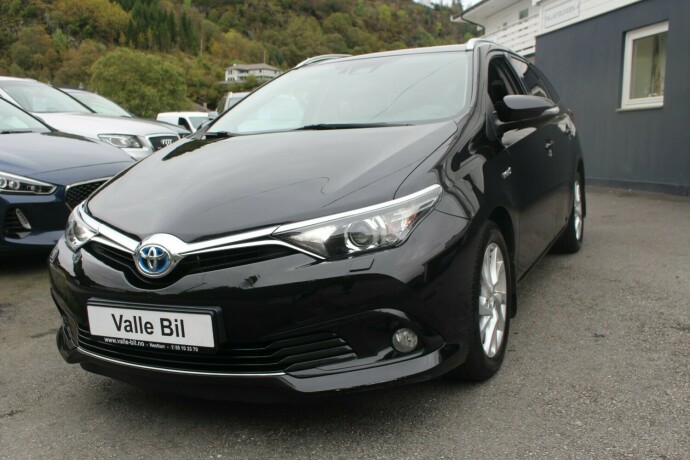 toyota-auris-elektrisitetbensin-2017-big-1