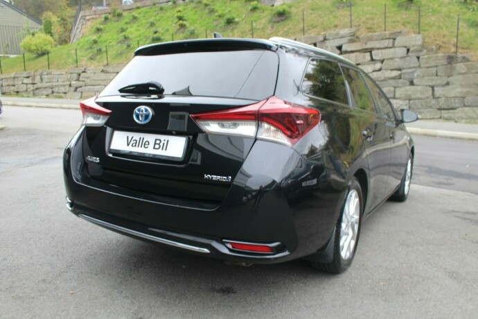toyota-auris-elektrisitetbensin-2017-big-4