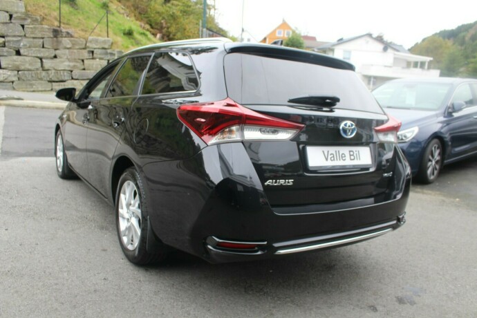 toyota-auris-elektrisitetbensin-2017-big-3