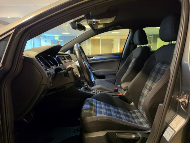 volkswagen-golf-vii-plug-in-petrol-2018-big-19