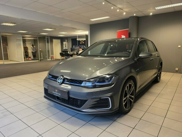 volkswagen-golf-vii-plug-in-petrol-2018-big-8