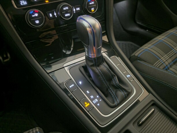 volkswagen-golf-vii-plug-in-petrol-2018-big-21