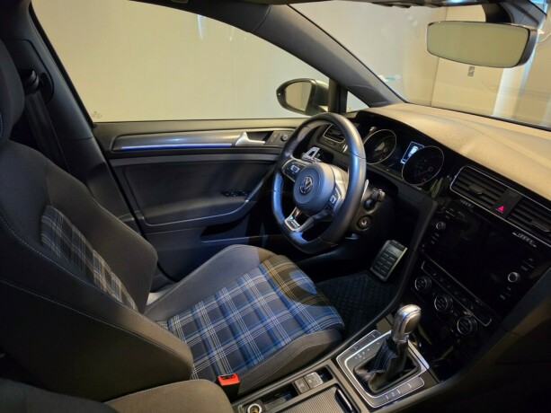 volkswagen-golf-vii-plug-in-petrol-2018-big-14