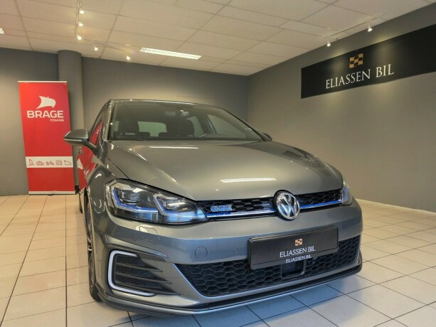 volkswagen-golf-vii-plug-in-petrol-2018-big-9