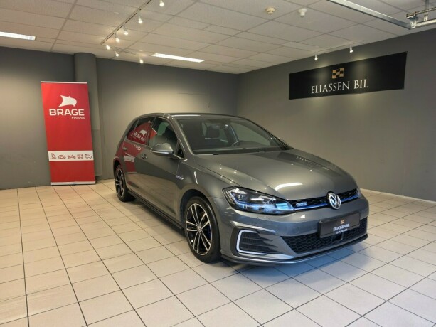 volkswagen-golf-vii-plug-in-petrol-2018-big-10