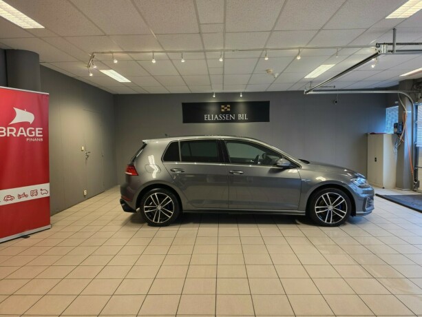 volkswagen-golf-vii-plug-in-petrol-2018-big-3