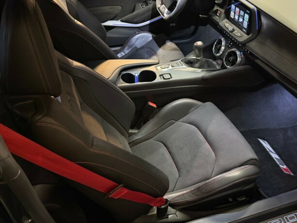 chevrolet-camaro-bensin-2017-big-36