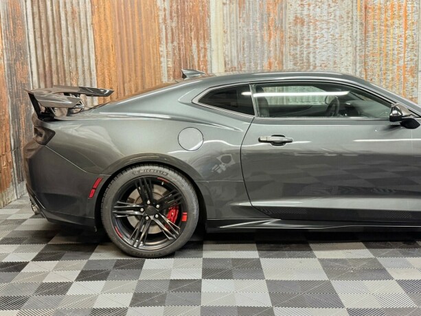 chevrolet-camaro-bensin-2017-big-3