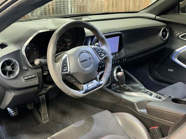 chevrolet-camaro-bensin-2017-big-24