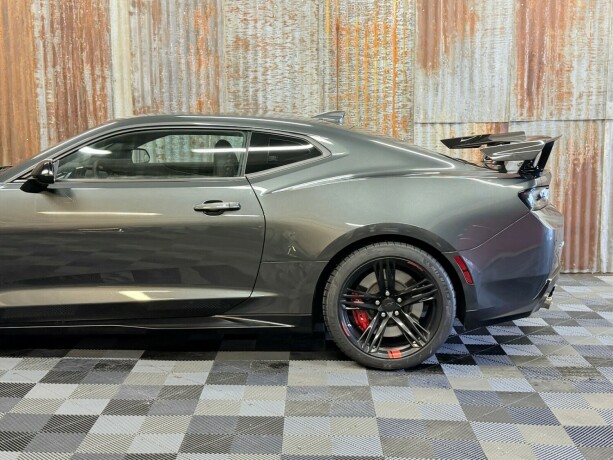 chevrolet-camaro-bensin-2017-big-12