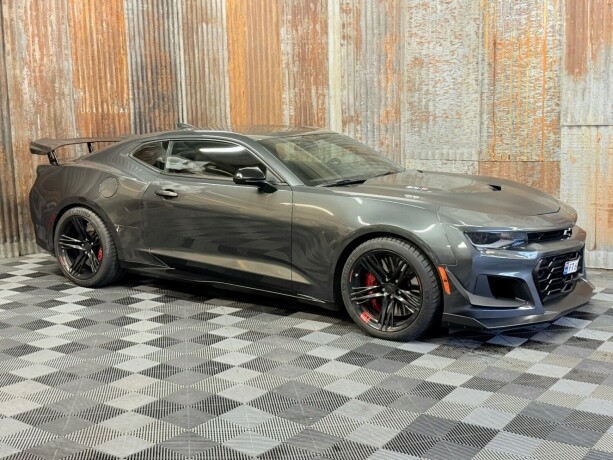 chevrolet-camaro-bensin-2017-big-1