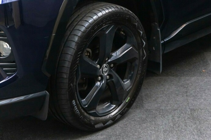toyota-rav4-elektrisitetbensin-2019-big-3