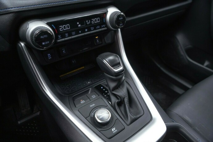 toyota-rav4-elektrisitetbensin-2019-big-16