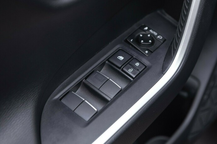 toyota-rav4-elektrisitetbensin-2019-big-17