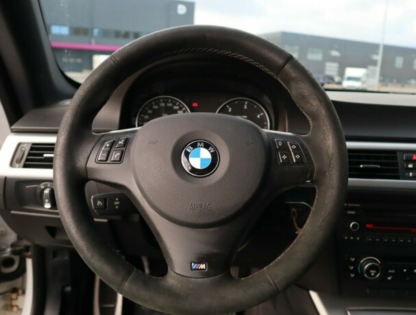 bmw-320d-diesel-2010-big-11