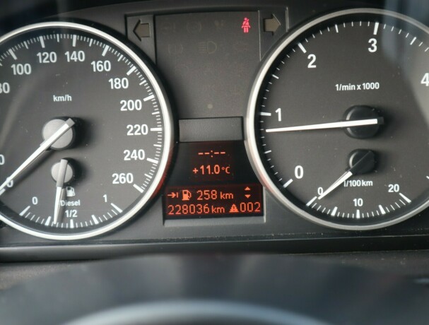 bmw-320d-diesel-2010-big-30