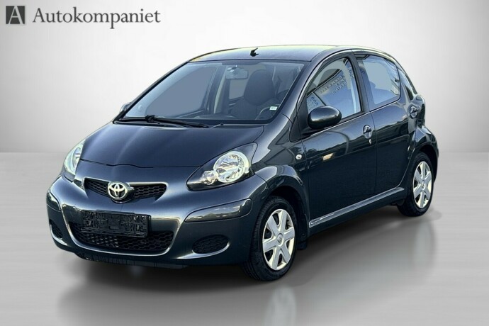 toyota-aygo-bensin-2011-big-0