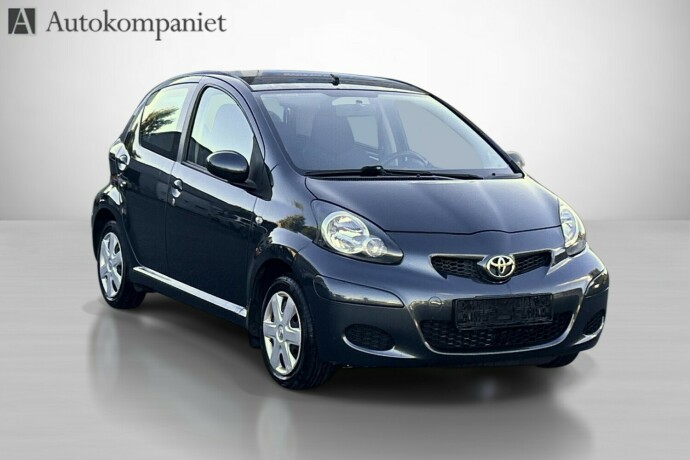 toyota-aygo-bensin-2011-big-1