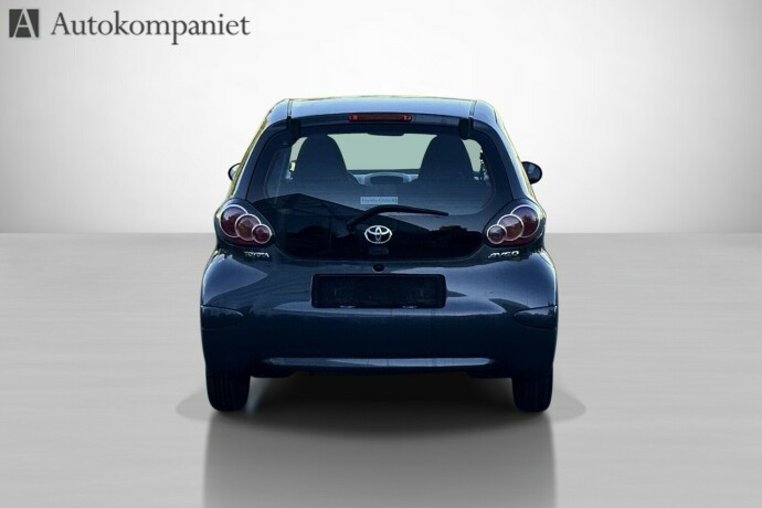 toyota-aygo-bensin-2011-big-6