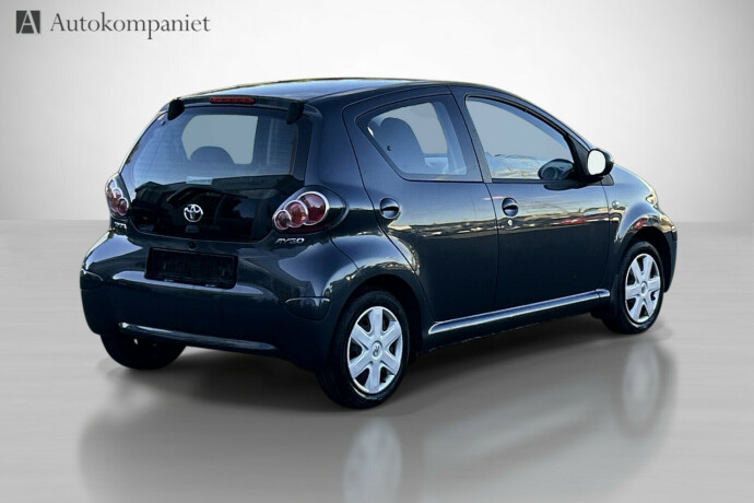 toyota-aygo-bensin-2011-big-2