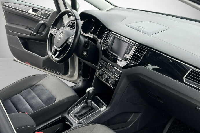 volkswagen-golf-sportsvan-bensin-2018-big-8