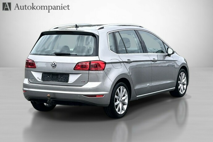 volkswagen-golf-sportsvan-bensin-2018-big-1