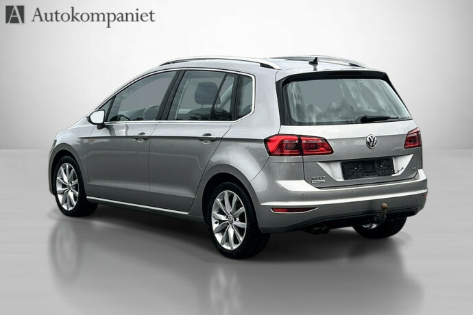 volkswagen-golf-sportsvan-bensin-2018-big-2